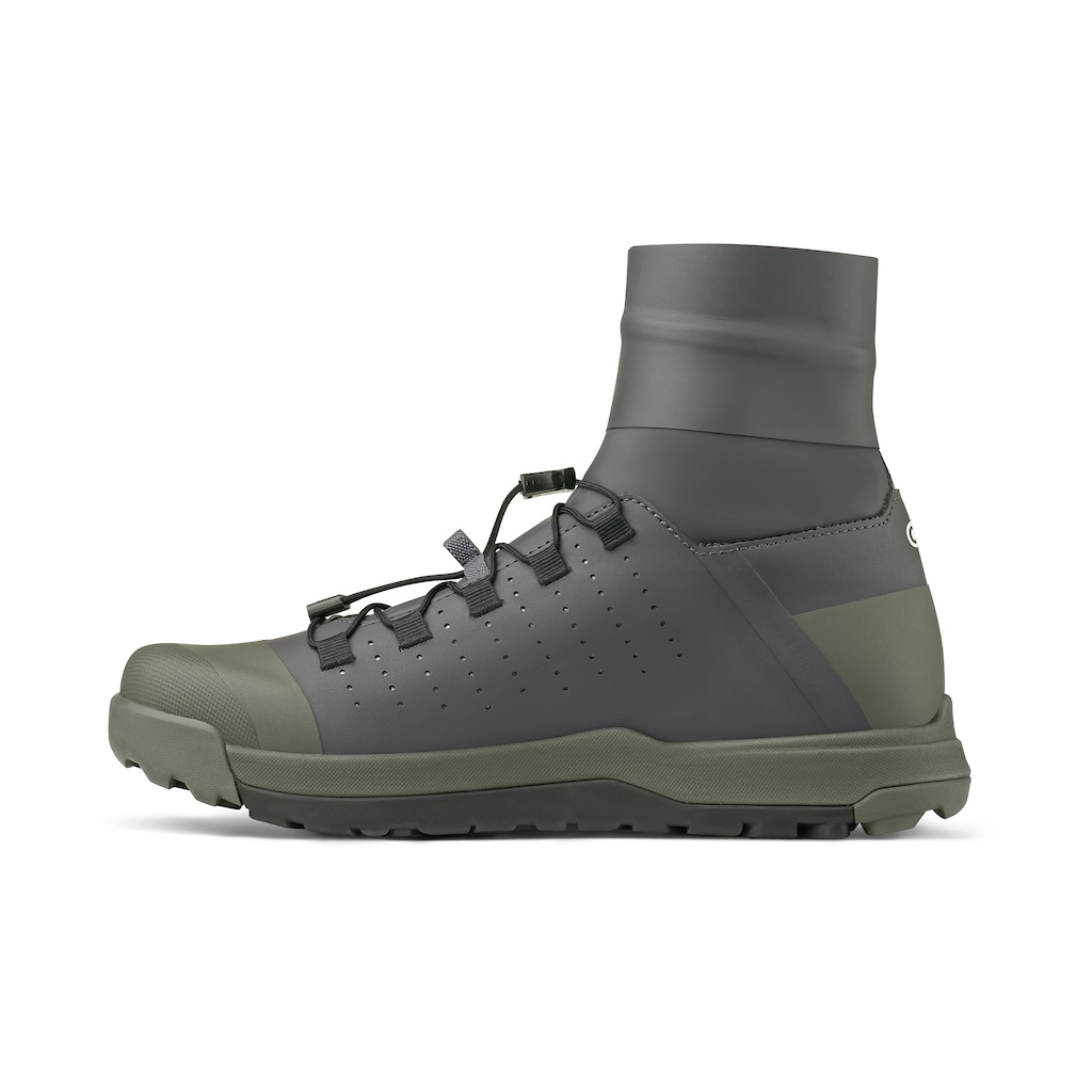 Crankbrothers Seal upper, speed laces and high ankle collar — image supplied with the MTBSA article