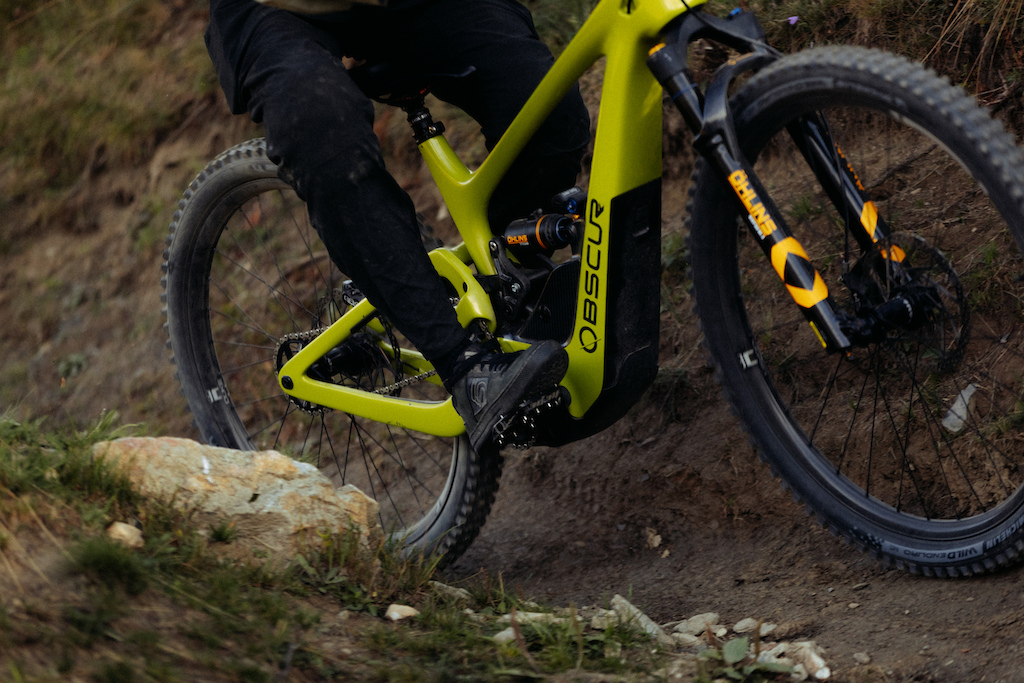 Obscur Enyx being ridden through a rocky trail section